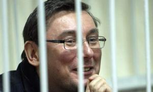 Щоб відшкодувати збитки державі, на майно Юрія Луценка наклали арешт