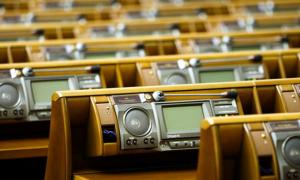 Парламент позбавив повноважень депутатів-сумісників