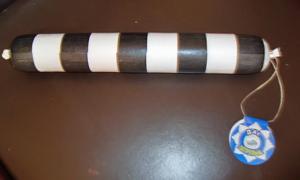 У Хмельницькому їдять ковбасу «ДАІ. Патрульна» у вигляді жезла