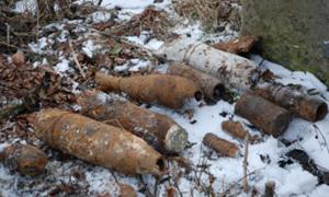 Біля газопроводу відкопали три мінометні міни