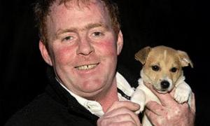 Чоловік врятував цуцика-потопельника, зробивши йому штучне дихання