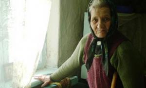 Пенсіонерку побила й пограбувала знайома жінка