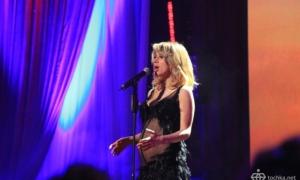 Вагітна Світлана Лобода шокувала публіку, прийшовши на світську вечірку без трусів 