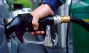 Ціни на бензин в Україні диктуватимуть російські монополісти 