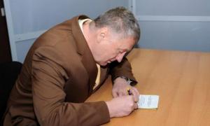 Володимир Жириновський запрошує Муаммара аль-Каддафі перебиратися до Москви