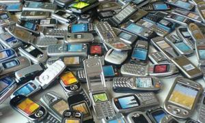 Попит на мобільні телефони зменшується