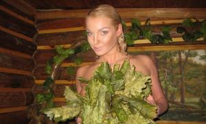 Анастасія Волочкова в честь Дня захисника Вітчизни роздягнулася для усіх чоловіків. ФОТО