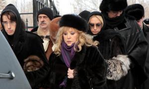 Алла Пугачова з родиною поховала брата