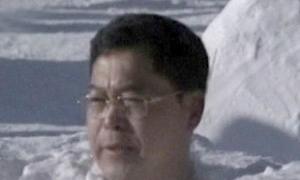 Напівголий китаєць 46 хвилин просидів в снігу