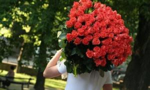 На 8 Березня жінки хочуть квітів і ласки