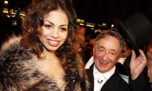 Танцівниця Берлусконі «запалювала» з мільярдером на Віденському балу