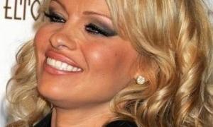 Памела Андерсон написала листа прем'єр-міністру Росії