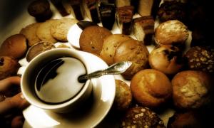 Кавомани їдять більше продуктів із високим вмістом цукру