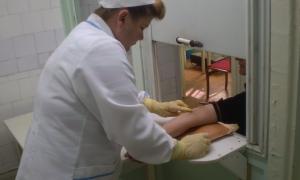 Генерали та офіцери здають кров для онкохворих дітей	
