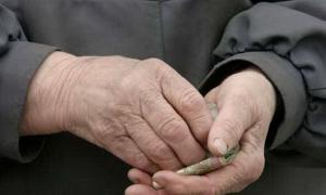 Пенсійний фонд уже виплатив більше половини березневих пенсій