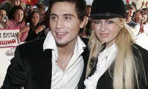 Яна Рудковська не хоче доглядати хворого батька