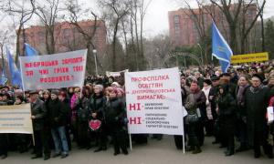 Вчителям збільшать оклади і не відправлятимуть у відпустки за власний рахунок