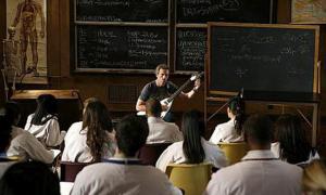 Х’ю Лорі покинув «Доктора Хауса», щоб співати блюз