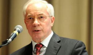 Азаров закликає профспілки вимагати у роботодавців підвищення зарплати