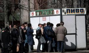 Сьогодні алкоголь і цигарки у столичних кіосках уже не знайдеш