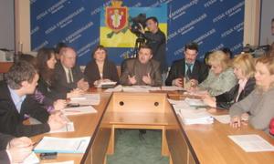 У Луцьку досі радяться, чи забороняти продаж пива вночі та поблизу шкіл