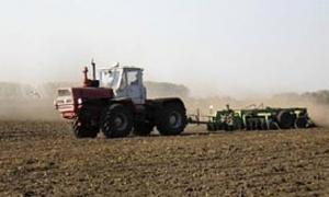 На Волині аграрії підживлюють ґрунти та сіють цукрові буряки