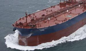 Лівійським повстанцям відправили перший за 17 днів танкер з нафтою