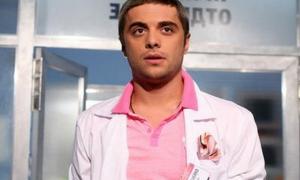 Зірка «Інтернів» підтанцьовує в жіночому одязі