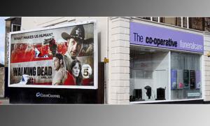 У Великобританії розмістили рекламу серіалу "Ходячі мерці" поряд з похоронним бюро