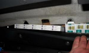 Українець і поляк позбулись автомобілів через перевезення цигарок