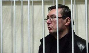 Юрію Луценку продовжили термін арешту ще на місяць