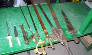 З Амстердама в Україну намагалися ввезти старовинну зброю