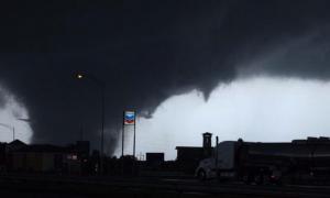 США потерпають від торнадо: у низці штатів оголошено надзвичайний стан