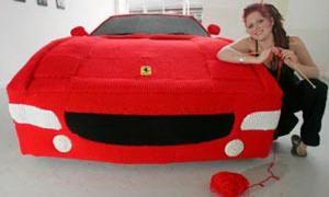Студентка зв’язала «Ferrari» в натуральну величину