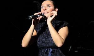 Олена Ваєнга кинула курити і збирається худнути