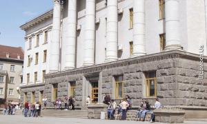 Випускників волинських вишів змусять повернути кошти за навчання