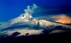 На Сицилії, зірвавши авіаперельоти, прокинувся вулкан Етна