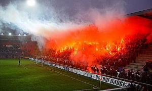 Піротехнічні пристрої на стадіони зазвичай приносять дівчата
