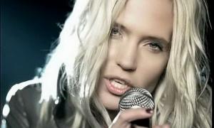 Іонова-Глюк’oZa переселилась до Іспанії в очікуванні поповнення