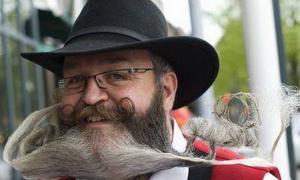 Німець склав зі своєї бороди лося і прапор Норвегії