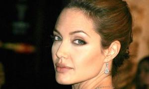 Анджеліна Джолі придумала назву для свого першого фільму