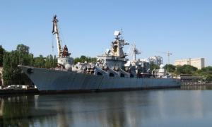 Україна і Росія продовжують ділити крейсер «Україна»