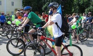 Луцькі велосипедисти влаштовують парад