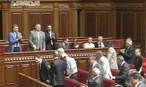 До парламенту навідалися колишні персони нон ґрата, яких привітали оплесками