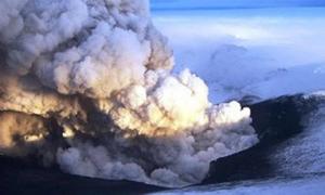 В Ісландії прокинувся вулкан, викинувши стовп диму на 20 кілометрів