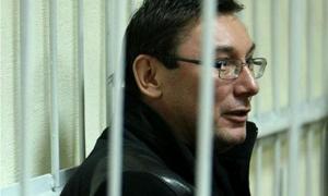 Юрія Луценка почали годувати дефіцитною гречкою