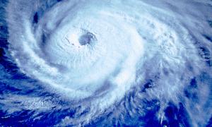 Потужний тайфун 