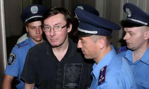 Юрія Луценка з СІЗО повезли до суду