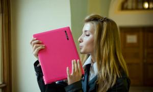 Боси більше цінують брюнеток, ніж блондинок 