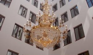 Обласній клінічній лікарні подарували чудо-люстру